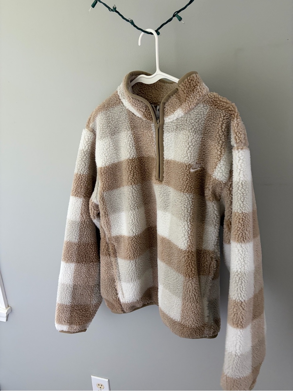 Nike Women's Teddy Jacket in Beige and Off-White Plaid